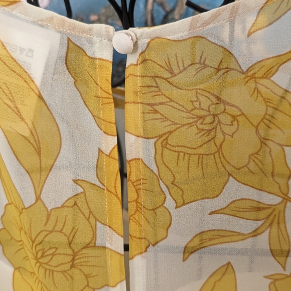 Cabi Sunrise Top with Camisole - Picture 6 of 9